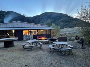 تناول الطعام بالخارج