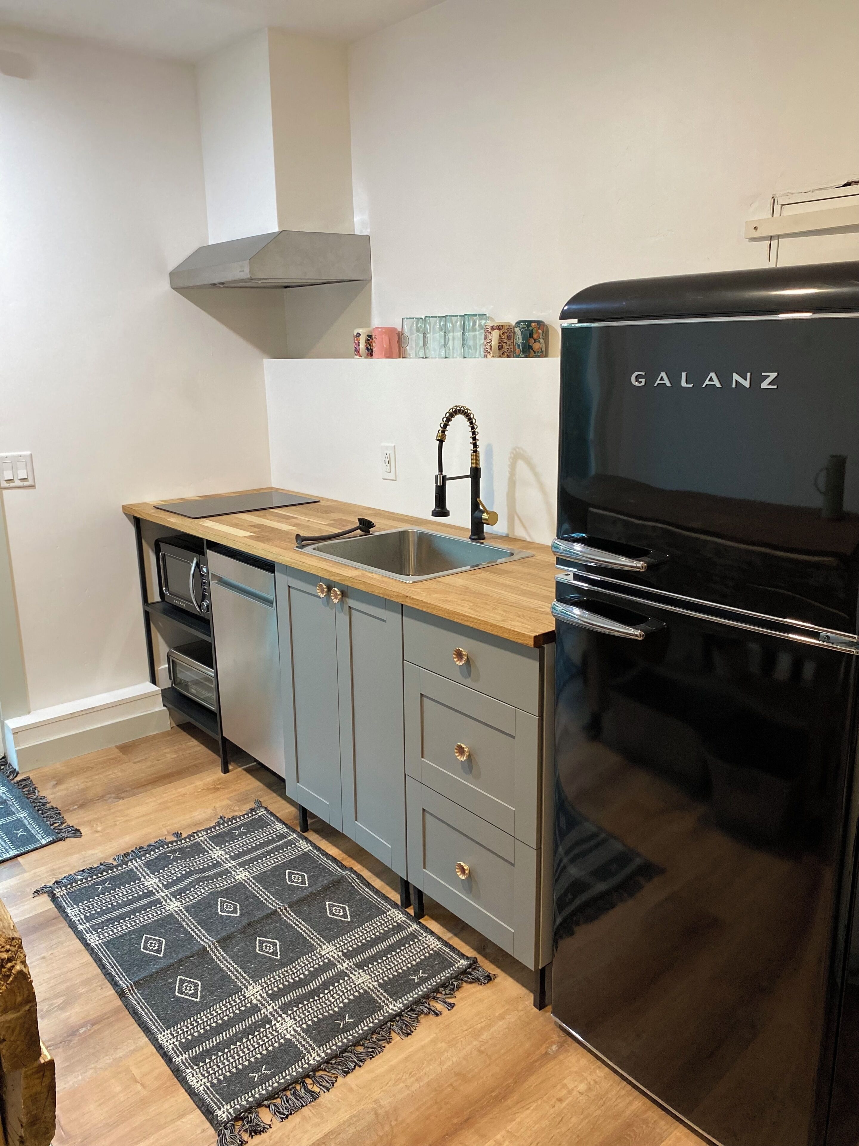 Microwave, dishwasher