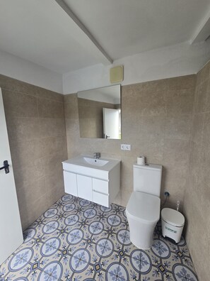 Shower, hair dryer, towels - Casa en Palmar con Piscina cerca de la playa con piscina privada (El Palmar de Vejer)