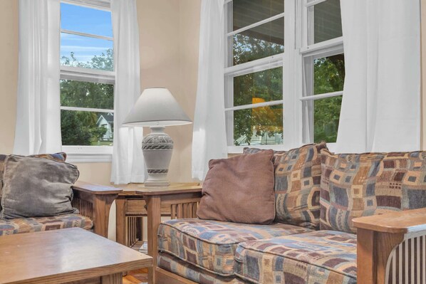 TV, offices - Cute 3/1 Bungalow Close to Downtown (Spartanburg)