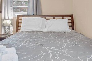 デスク、WiFi、ベッドシーツ