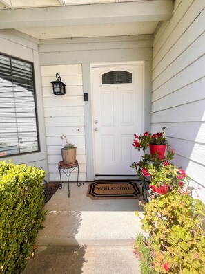 Exterior detail - Pinole Valley Hills Family Retreat (Pinole)