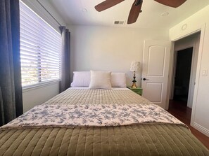 3 habitaciones, tabla de planchar con plancha y internet