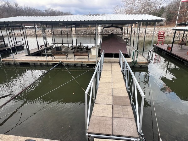 Marina - Lovely home on a quiet lake front property with easy access to the Lake. (Edwards)