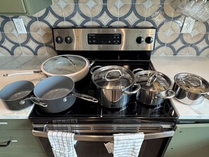 Micro-ondes, four, plaque de cuisson, lave-vaisselle