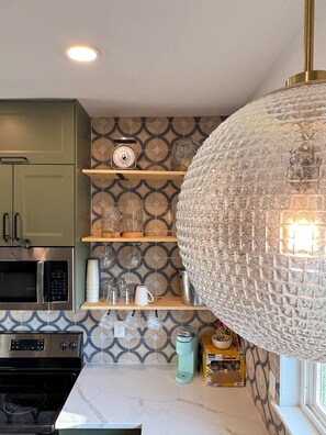 Microones, forn, placa de cuina i rentaplats 