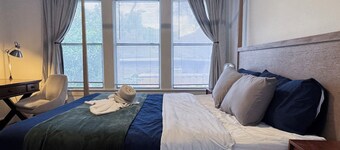 16 guests, 3 Full Baths, 2 sets W/D, RV Parking