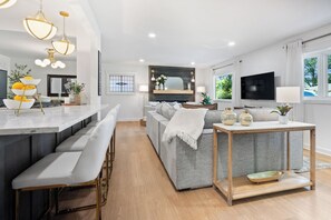 Smart TV, fireplace