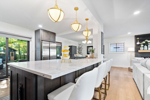 Charming renovated 2-bedroom home & study:  Miss Indiana event 6-17 to 6-20!