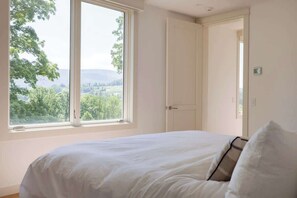 7 Schlafzimmer, Schreibtisch, Bügeleisen/Bügelbrett, WLAN