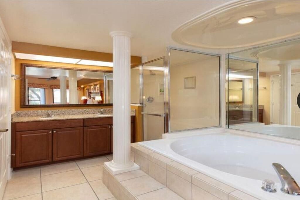 Dusche, Whirlpool, Haartrockner, Handtücher