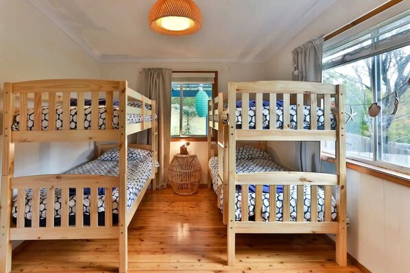 3 bedrooms, iron/ironing board, WiFi, bed sheets