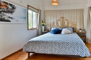 3 bedrooms, iron/ironing board, WiFi, bed sheets