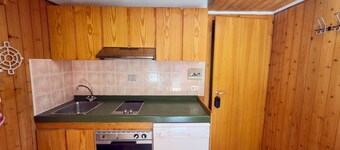 Ski-In/Ski-Out Flat w/ Balcony, Parking, Wi-Fi