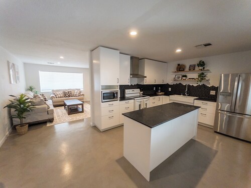 Desert Avenue – Family-Friendly Escape with Stunning Views