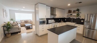 Desert Avenue â Family-Friendly Escape with Stunning Views