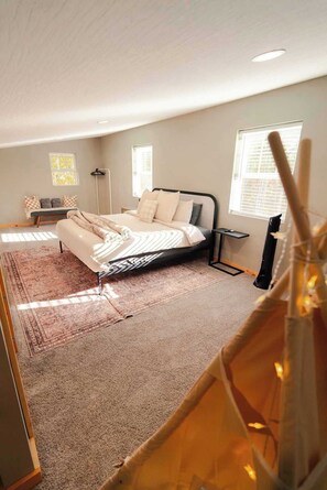 2 bedrooms, travel crib, WiFi, bed sheets