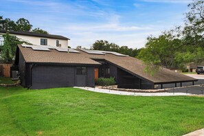 House (3 Bedrooms) | Interior - Stylish Retreat, Shared Pool & Yard Near Downtown Fairlawn Lane A by Avantstay (Austin)