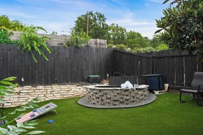 House (3 Bedrooms) | Interior - Stylish Retreat, Shared Pool & Yard Near Downtown Fairlawn Lane A by Avantstay (Austin)