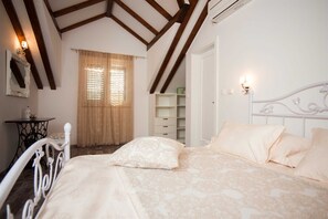 4 bedrooms, free WiFi, bed sheets