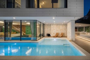 温水プール