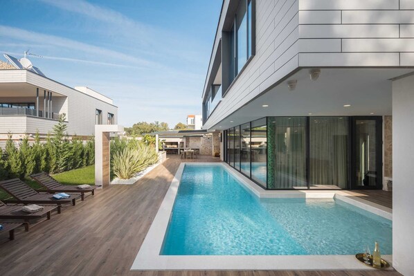 A heated pool - Luxury Villa Arabesca with Pool (Funtana)