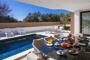 Outdoor dining - Ultraluxury Villa Orbis Vitae with Pool (Bibinje)