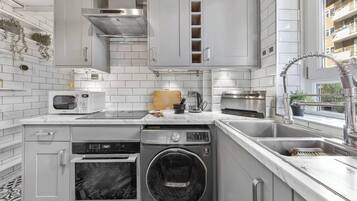 Fridge, microwave, oven, stovetop