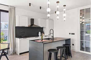 Fridge, oven, dishwasher, coffee/tea maker