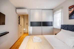 3 bedrooms, iron/ironing board, free WiFi, bed sheets