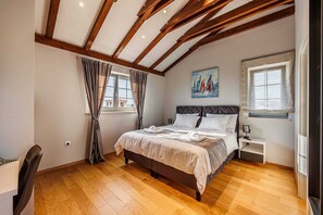 3 bedrooms, iron/ironing board, free WiFi, bed sheets - Villa Volare with Pool (Rogoznica)