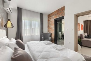 3 slaapkamers, een strijkplank/strijkijzer, gratis wifi, beddengoed