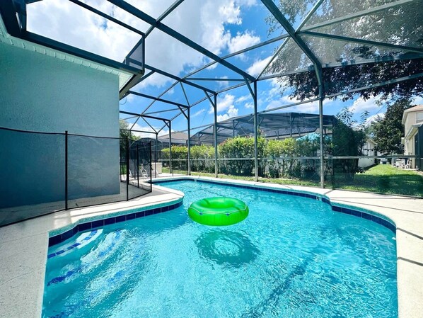 Pool - Disney Hideaway Villa Sleeps 9, 4Bd Home with Pool (Haines City)