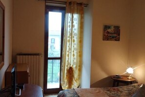 2 bedrooms, iron/ironing board, bed sheets