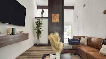 House (6 Bedrooms) | Front of property