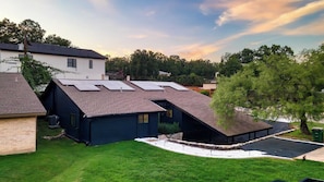 House (6 Bedrooms) | Interior - Austin Escape, Prime Location + Shared Yard Oasis Fairlawn Buyout by Avantstay (Austin)