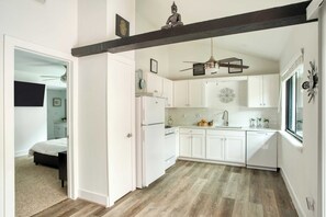 House (6 Bedrooms) | Interior