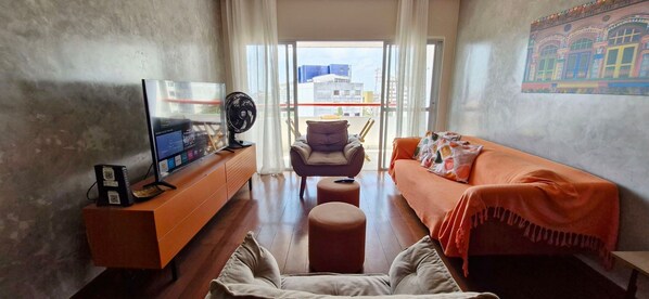 Apartemen Comfort | Area keluarga | Smart TV 42-inci dengan saluran TV digital dan Netflix