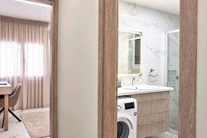 Séchoir à cheveux, serviettes fournies