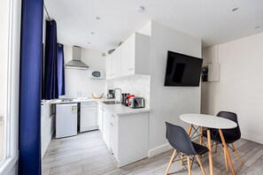 Unclassified image, 5 of 9, button