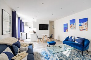 Unclassified image, 2 of 9, button