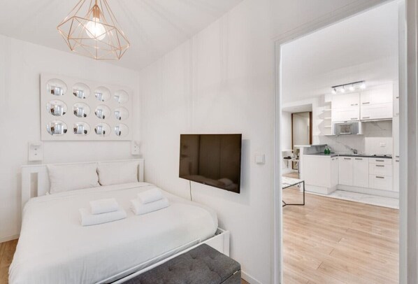 1 habitación, tabla de planchar con plancha, cuna de viaje y wifi 