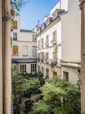 الإطلالة من المنشأة