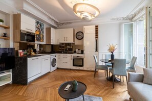 Fridge, microwave, oven, stovetop