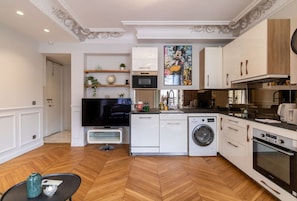 Fridge, microwave, oven, stovetop