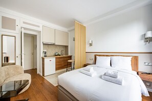 WiFi, bed sheets