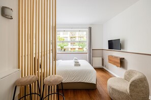 WiFi, bed sheets