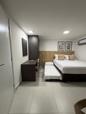 Basic Studio | Desk, blackout curtains, iron/ironing board, travel cot - Cabo Branco | Studio + Rooftop Pool (João Pessoa)