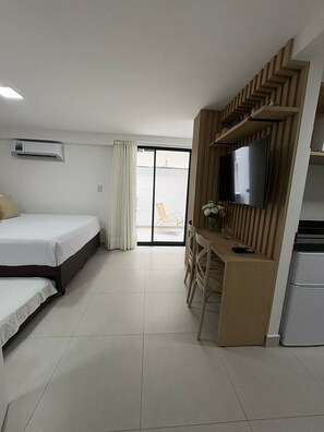 Basic Studio | Desk, blackout drapes, iron/ironing board, travel crib - Cabo Branco | Studio + Rooftop Pool (João Pessoa)