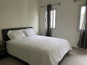 2 slaapkamers, een strijkplank/strijkijzer, gratis wifi, beddengoed